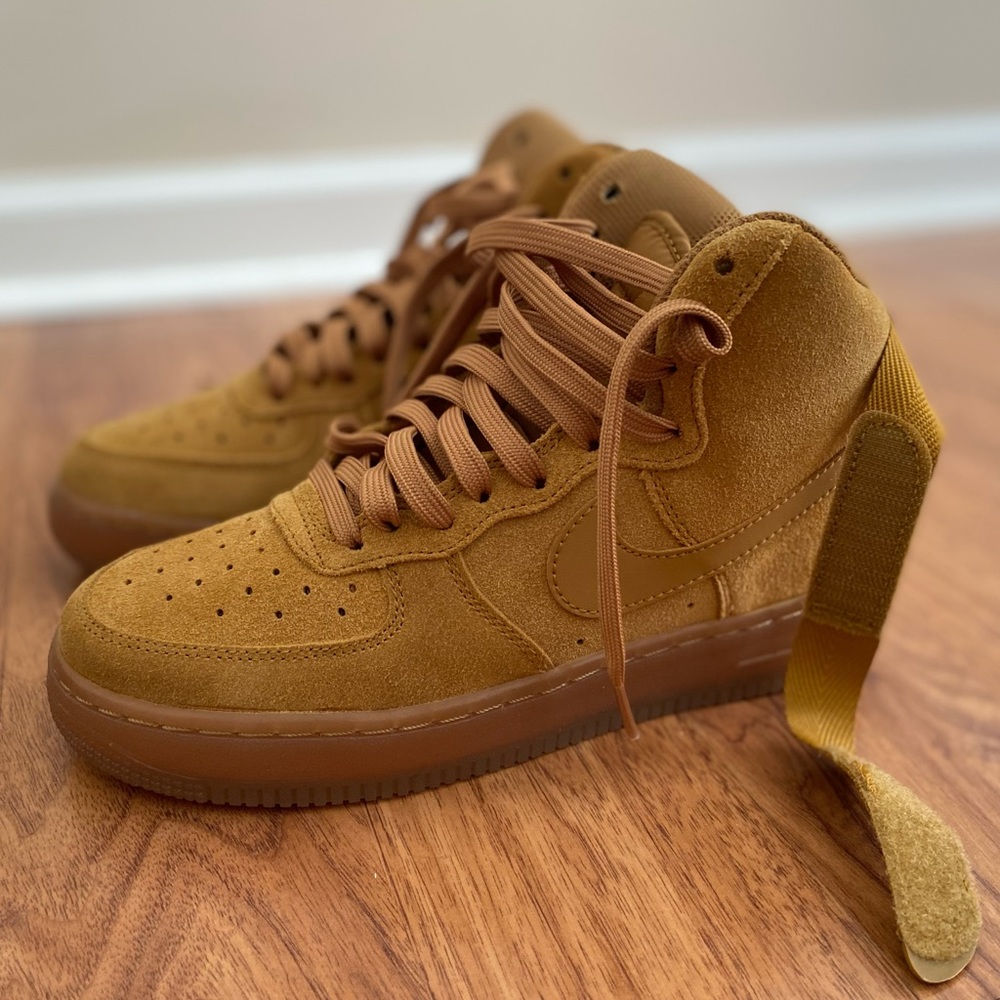 Big Kids Nike Air Force 1 High LV8 3 - size 5.5Y (Fit like Women’s 7.5)